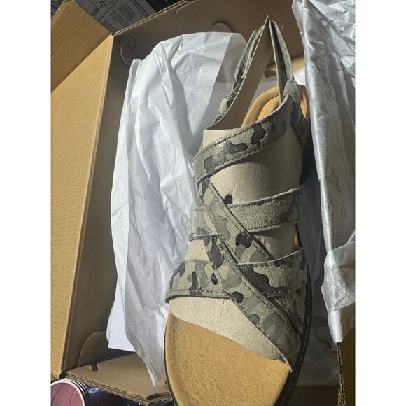 Clarks Merliah Rose dark Adjustable Back Strap Sandal Camo Green Size 10 - Picture 5 of 5